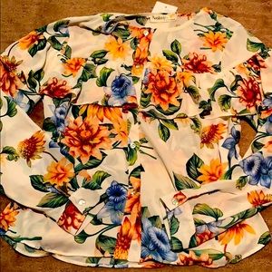 NWT FLORAL RUFFLE BLOUSE